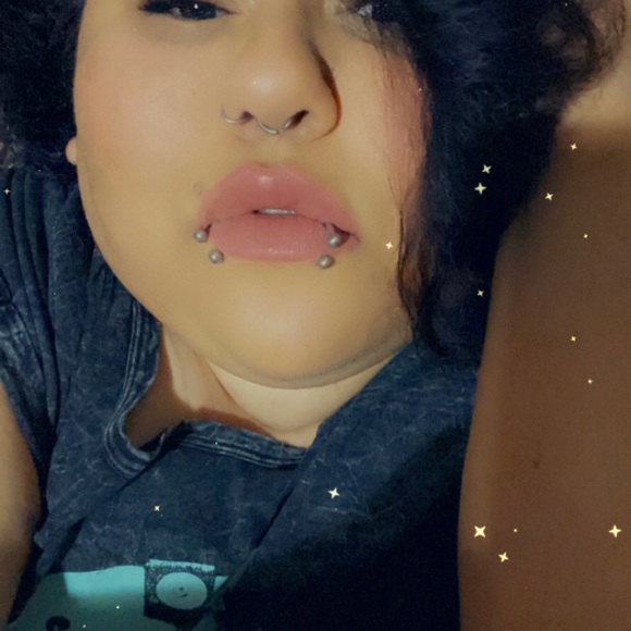 Meet your Posher, Karina - Picture 3 of 3